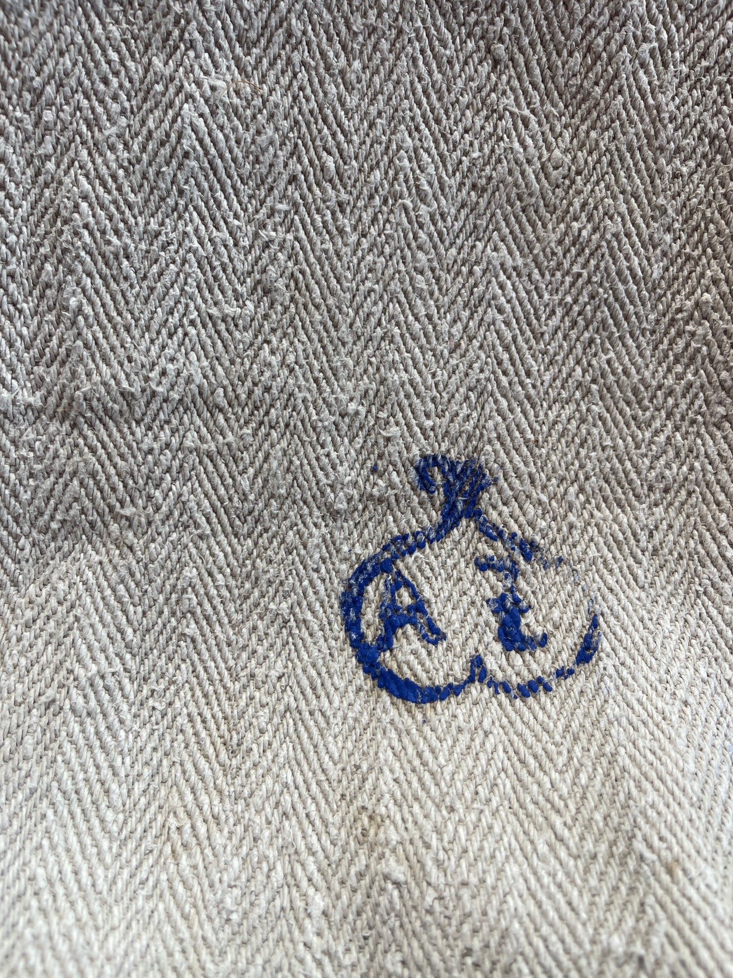 XL Printed old Pouch